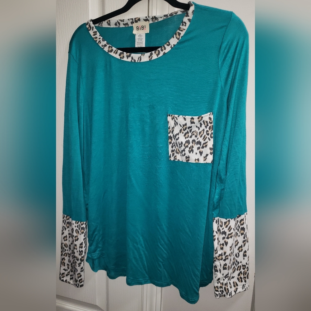 BiBi Jade (Teal) Top with Animal Print Pocket and Sleeves Size L NWOT - Picture 2 of 5